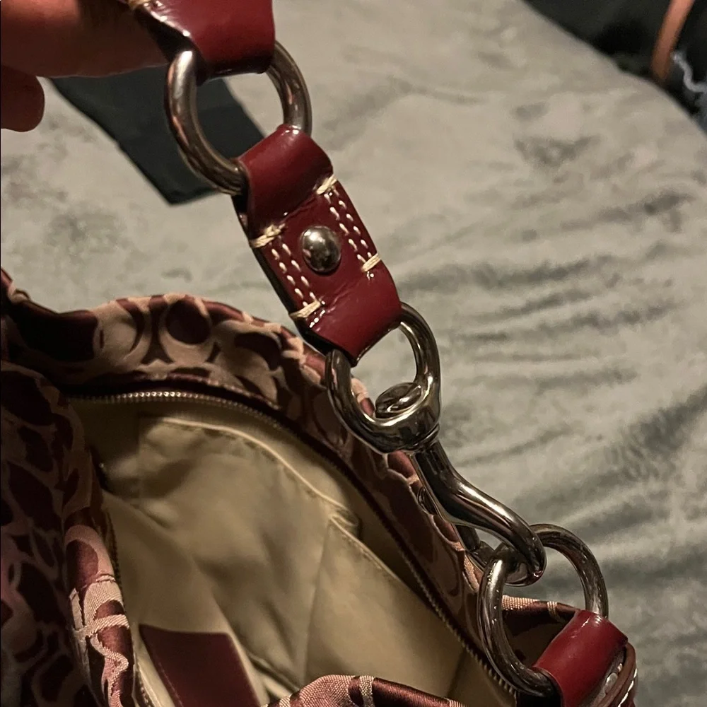 Coach Signature Shoulder Bag in mauve and Brown - Picture 4 of 5